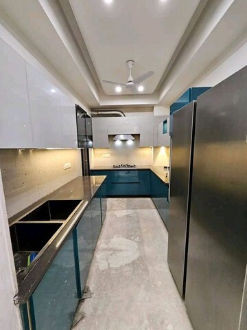 Building Lobby in 3 BHK Apartment at Smart World Orchard, Sector 61 – for Sale