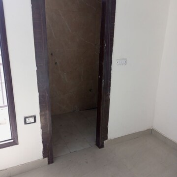 Room in 1 BHK Builder Floor at MSP Arihant Apartments, Sector 73 – for Sale