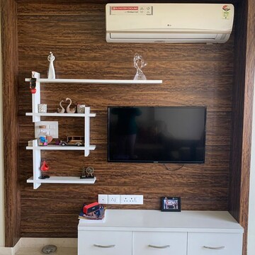 Furnished Amenities in 3 BHK Apartment at DLF Regal Gardens, Sector 90 – for Rent