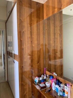 Furnished Amenities in 3 BHK Apartment at DLF Regal Gardens, Sector 90 – for Rent