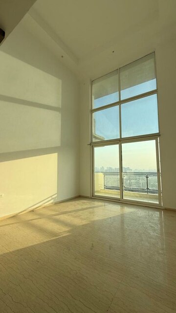 Room in 3.5 BHK Apartment at Mahagun Mezzaria, Sector 78 – for Rent