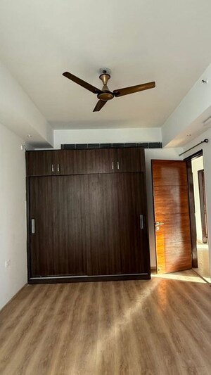 Furnished Amenities in 3.5 BHK Apartment at Mahagun Mezzaria, Sector 78 – for Rent