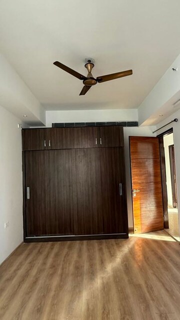 Furnished Amenities in 3.5 BHK Apartment at Mahagun Mezzaria, Sector 78 – for Rent