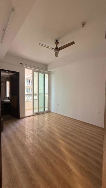 Room in 3.5 BHK Apartment at Mahagun Mezzaria, Sector 78 – for Rent