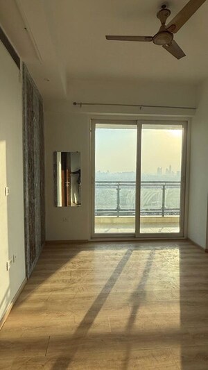 Room in 3.5 BHK Apartment at Mahagun Mezzaria, Sector 78 – for Rent