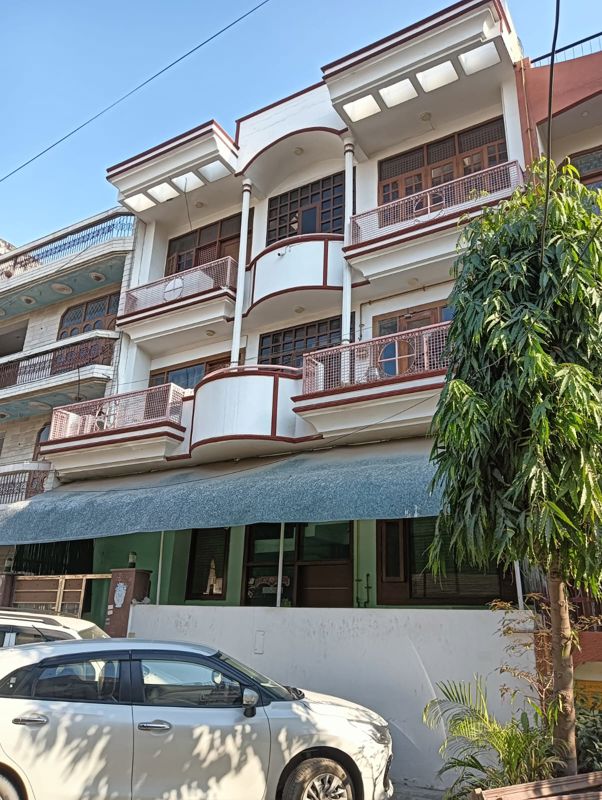 6+ BHK + Pooja Room Villa For Sale in RWA Apartments Sector 12