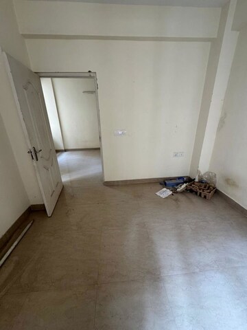 Room in 2 BHK Apartment at Pyramid Midtown, Sector 59 – for Rent