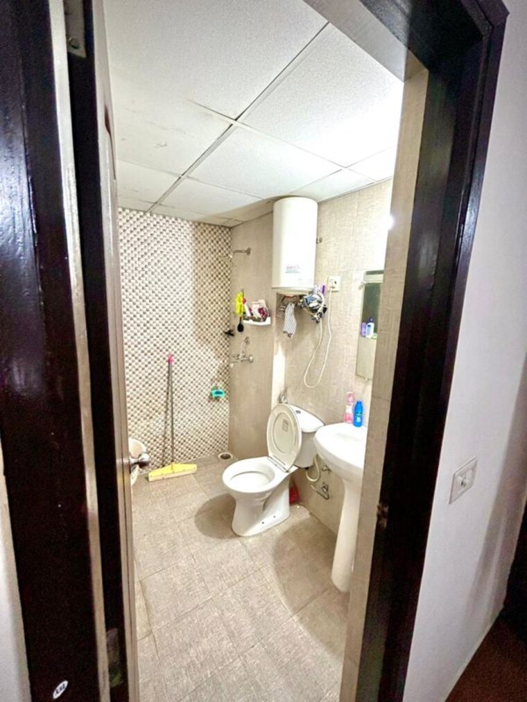 Bathroom, aditya-urban-homes 1 Bedroom 585 Sq.Ft. Apartment In Shahpur Bamheta Ghaziabad 10116520