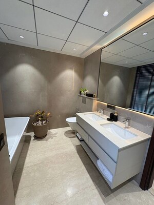 Washroom in 3.5 BHK Apartment at Signature Global Cloverdale, Sector 71 – for Sale