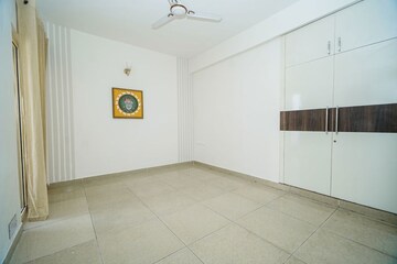 Bedroom in 2.5 BHK Apartment at Ajnara Le Garden, Sector 16b Greater Noida – for Sale