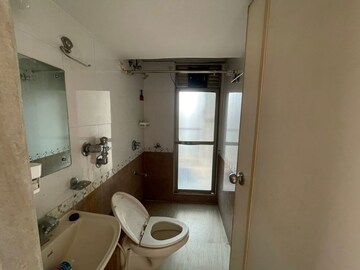 Bathroom in 4 BHK Apartment at Kohinoor City Phase I, Kurla – for Rent