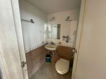Bathroom in 4 BHK Apartment at Kohinoor City Phase I, Kurla – for Rent