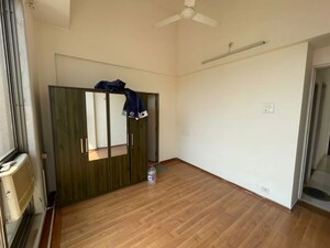 Room in 4 BHK Apartment at Kohinoor City Phase I, Kurla – for Rent
