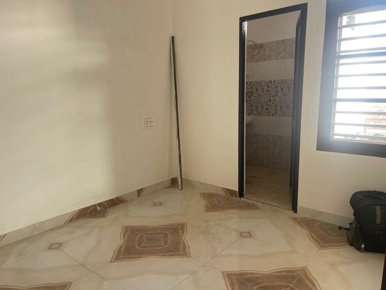 Room, bhago majra road 6 Bedroom 110 Sq.Yd. Independent House In Bhago Majra Road Kharar 10116671