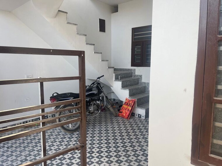  Parking, bhago majra road 6 Bedroom 110 Sq.Yd. Independent House In Bhago Majra Road Kharar 10116671