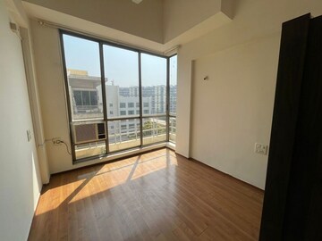 Room in 4 BHK Apartment at Kohinoor City Phase I, Kurla – for Rent