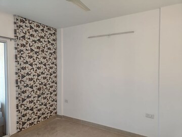 2 BHK Apartment For Rent in Elite Golf Green, Sector 79