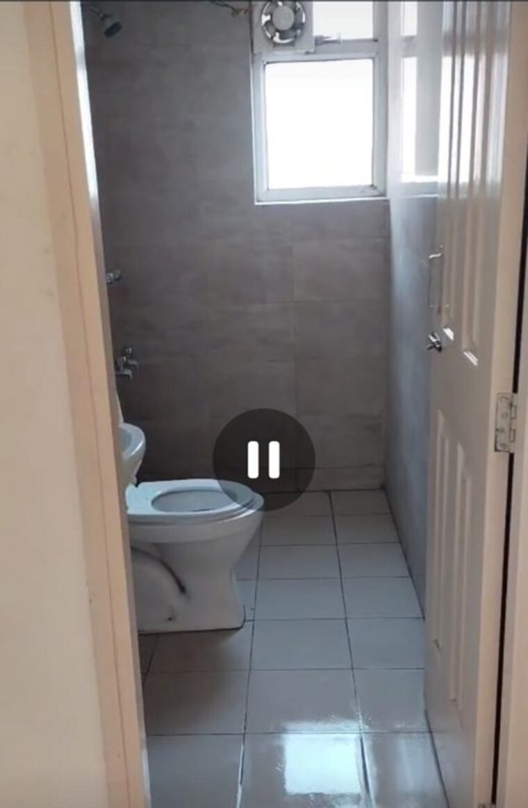 Bathroom, wave-dream-homes 3 Bedroom 1300 Sq.Ft. Apartment In Wave City Ghaziabad 10116699