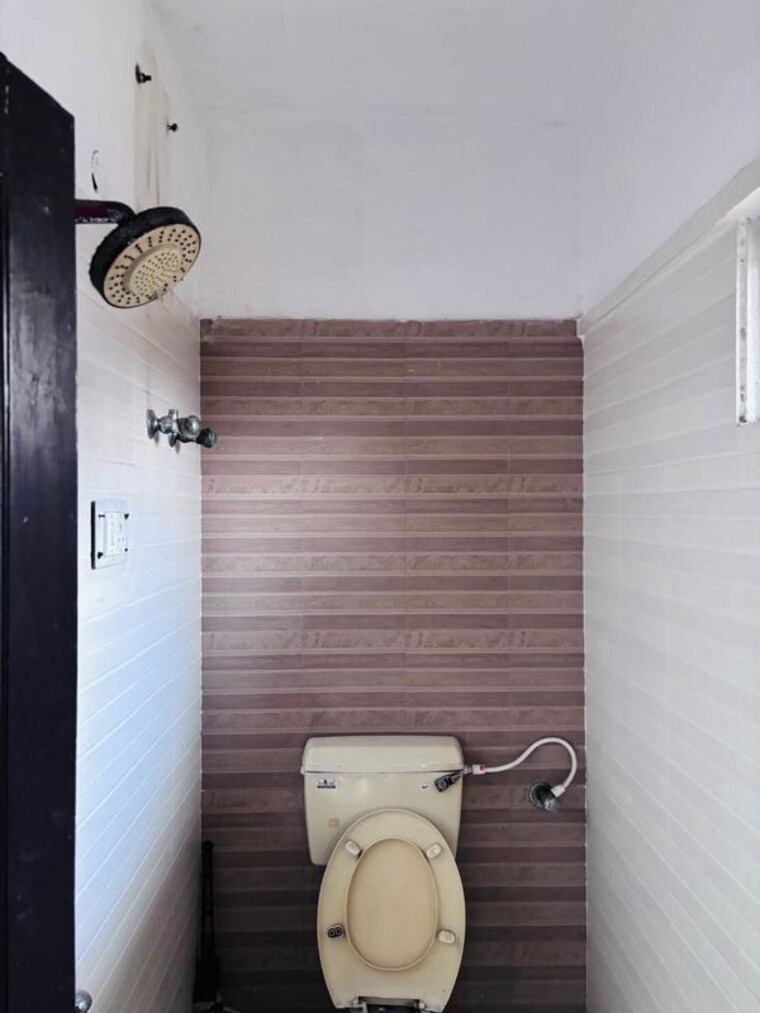 Bathroom, rwa-jalvayu-vihar 2 Bedroom 1350 Sq.Ft. Independent House In Sector 25 Noida 10116727