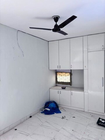 Furnished Amenities in 2 BHK Independent House at RWA Jalvayu Vihar, Sector 25 – for Rent