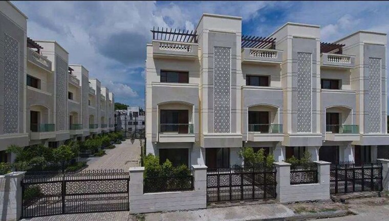 Exterior View, shalimar-meadows 5 Bedroom 3220 Sq.Ft. Villa In Butler Colony Lucknow 10116746