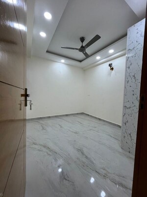 Room in 2 BHK Builder Floor at Chattarpur – for Rent