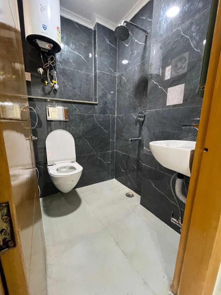 Attached Bathroom, chattarpur 2 Bedroom 85 Sq.Yd. Builder Floor In Chattarpur Delhi 10116758