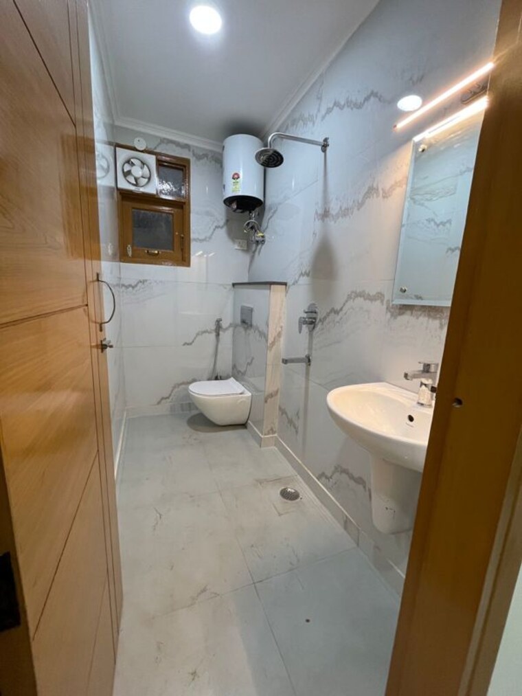 Bathroom, chattarpur 2 Bedroom 85 Sq.Yd. Builder Floor In Chattarpur Delhi 10116758