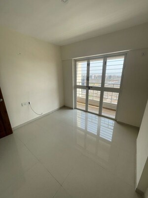 Room in 2 BHK Apartment at Parklane Lifeseasons, Dhanori – for Rent