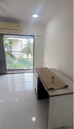 Room in 3 BHK Apartment at Supralina CHS, Chembur – for Rent