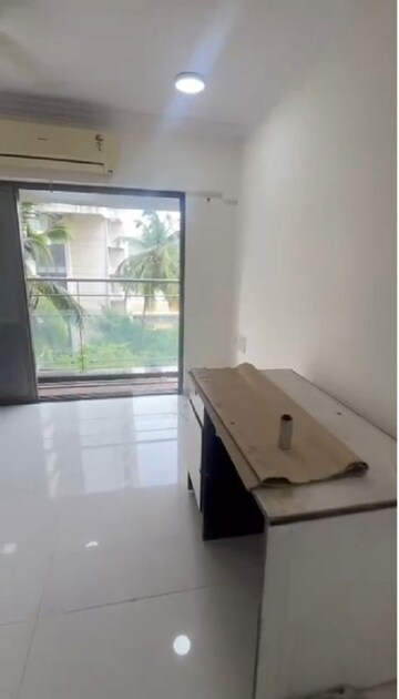 Room in 3 BHK Apartment at Supralina CHS, Chembur – for Rent