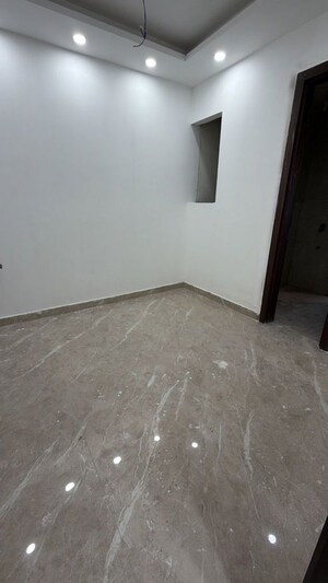 Room in 3 BHK Builder Floor at Unitech Deerwood Chase, Nirvana Country – for Sale