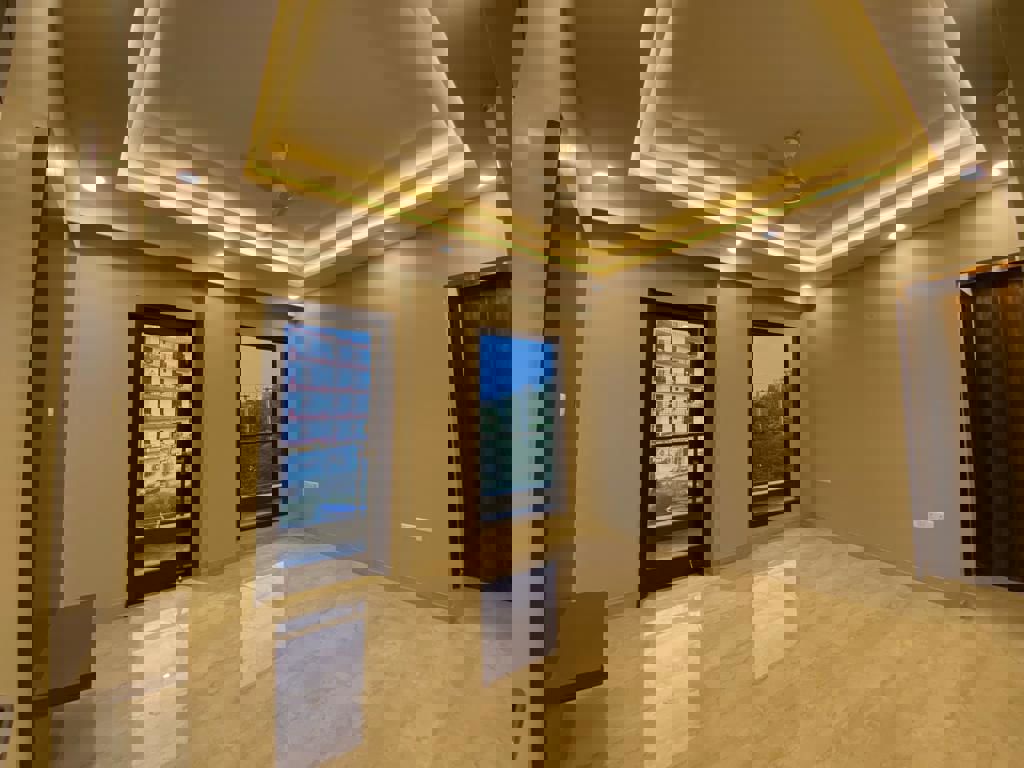 4 BHK + Extra Room 275 Sq.Yd. Builder Floor in Sushant Lok 2