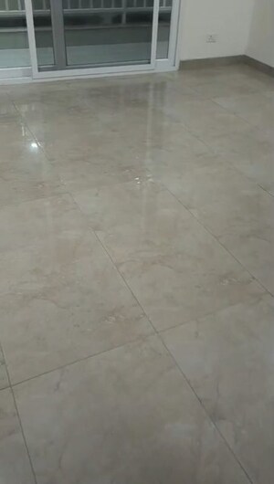 Room in 4 BHK Apartment at Wave City, Wave City – for Rent