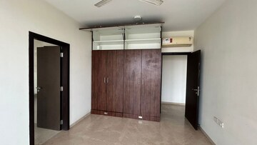 Master Bedroom in 3 BHK Apartment at Oberoi Exquisite Goregaon, Goregaon East – for Rent