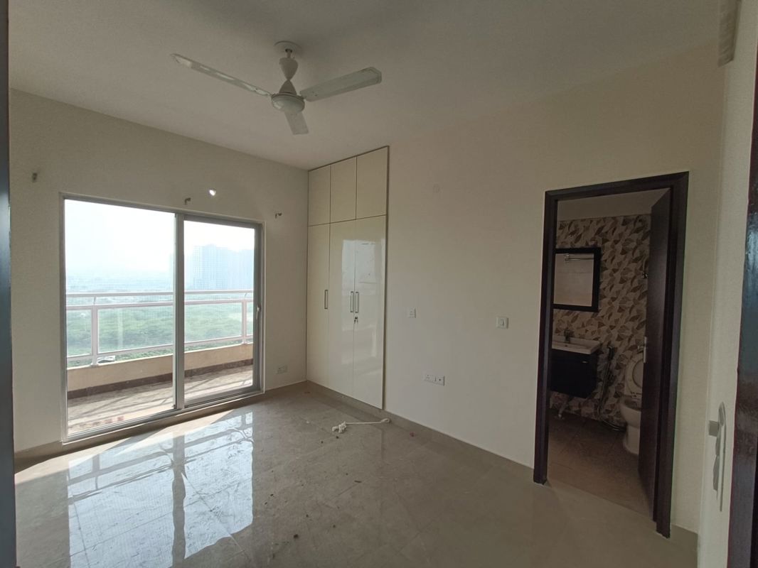 4 BHK + Servant Room Apartment For Sale in Sector 77