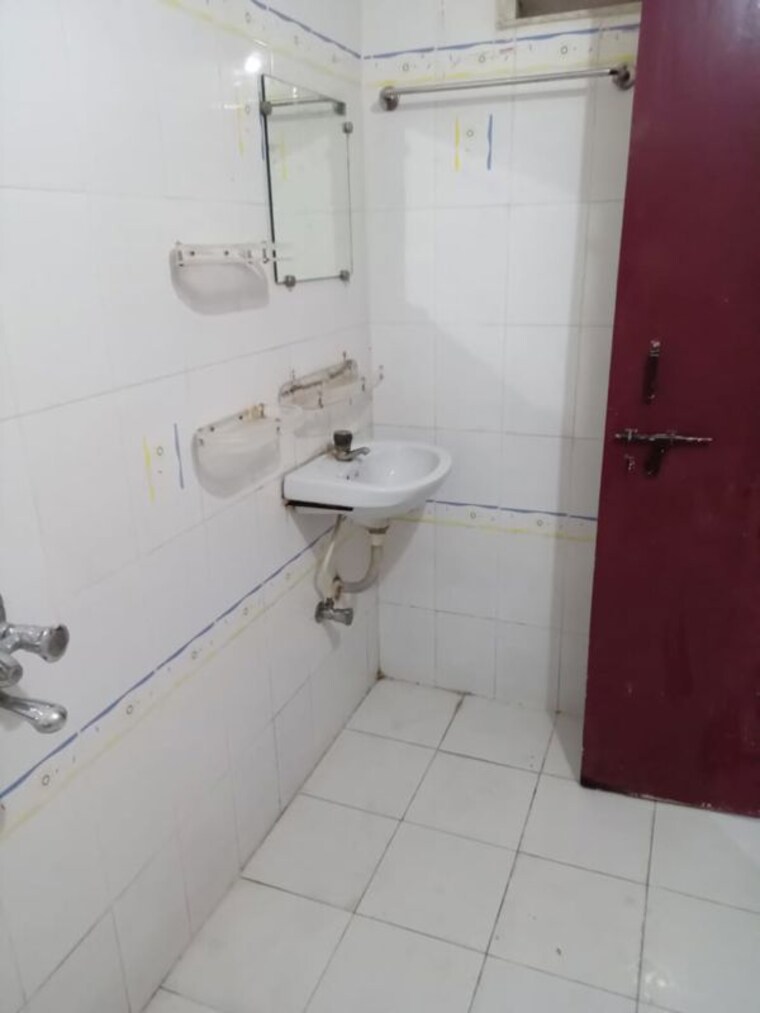 Bathroom, joy-residency-trimulgherry 6 Bedroom 4932 Sq.Ft. Independent House In Tirumalagiri Hyderabad 10116807