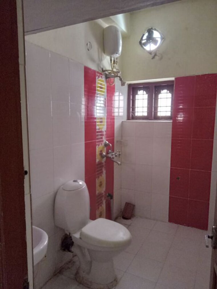 Bathroom, joy-residency-trimulgherry 6 Bedroom 4932 Sq.Ft. Independent House In Tirumalagiri Hyderabad 10116807