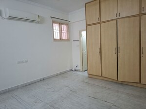 Room in 3 BHK Apartment at Banjara Hills – for Rent