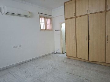 Room in 3 BHK Apartment at Banjara Hills – for Rent