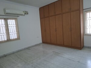 Room in 3 BHK Apartment at Banjara Hills – for Rent