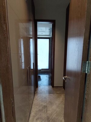 Room in 4 BHK Apartment at Prestige Jasdan Classic, Mahalaxmi – for Rent