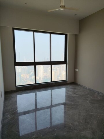 Room in 4 BHK Apartment at Prestige Jasdan Classic, Mahalaxmi – for Rent