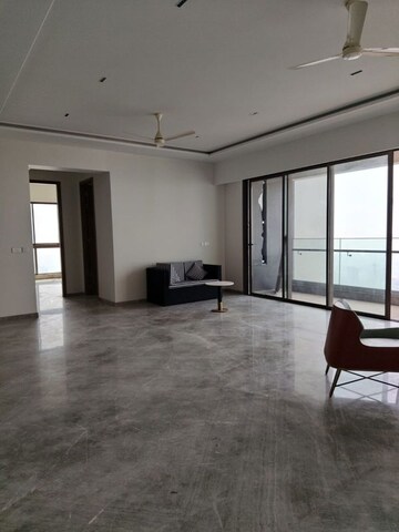 Room in 4 BHK Apartment at Prestige Jasdan Classic, Mahalaxmi – for Rent