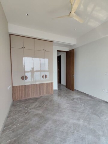 Room in 4 BHK Apartment at Prestige Jasdan Classic, Mahalaxmi – for Rent