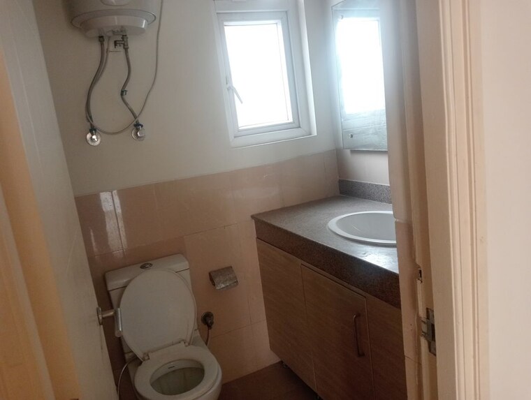 Bathroom, emaar-emerald-estate 2 Bedroom 1020 Sq.Ft. Apartment In Sector 65 Gurgaon 10117009