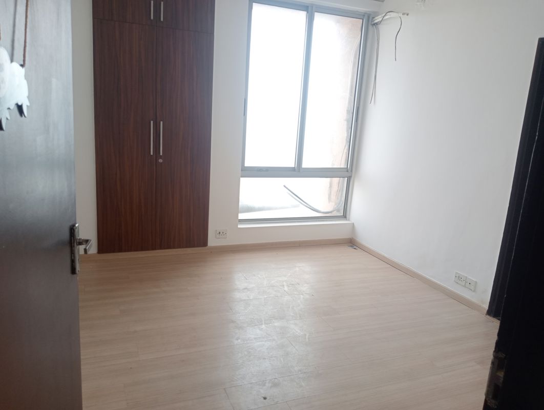 2 BHK + Study Room Apartment For Rent in Emaar Emerald Estate