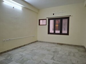 Room in 3 BHK Apartment at Banjara Hills – for Rent