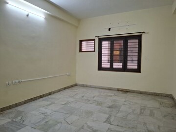 Room in 3 BHK Apartment at Banjara Hills – for Rent