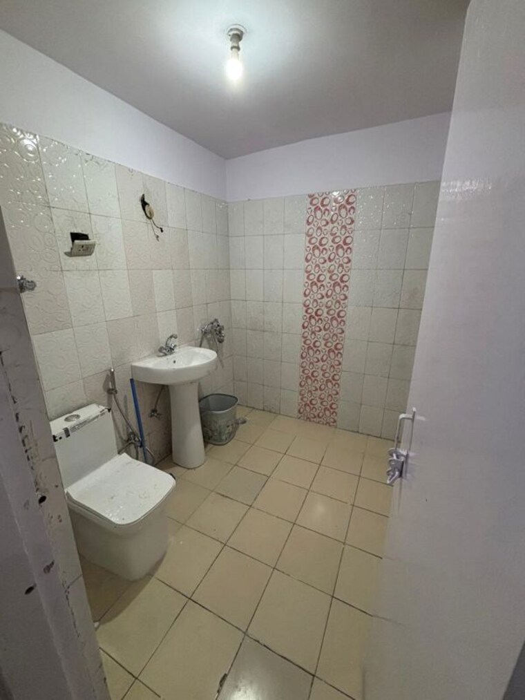 Bathroom, supertech-cape-town 2 Bedroom 1150 Sq.Ft. Apartment In Sector 74 Noida 10117018